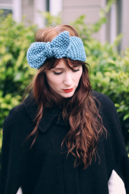 Lady Evelyn - a Knitted Headband / Ear Warmer with a Movable Bow