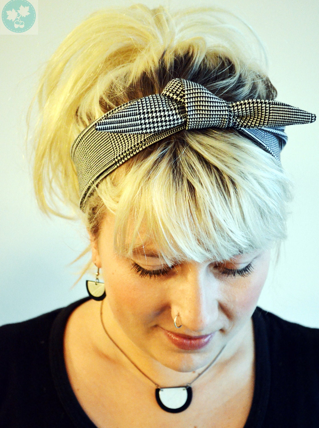Rockabilly headband. Hippie headband. Head scarf. Hound's tooth check. Herring bone pattern. Black. White. Pin up style. Hair wrap. 50's.
