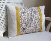 Golden medallion lumbar pillow cover