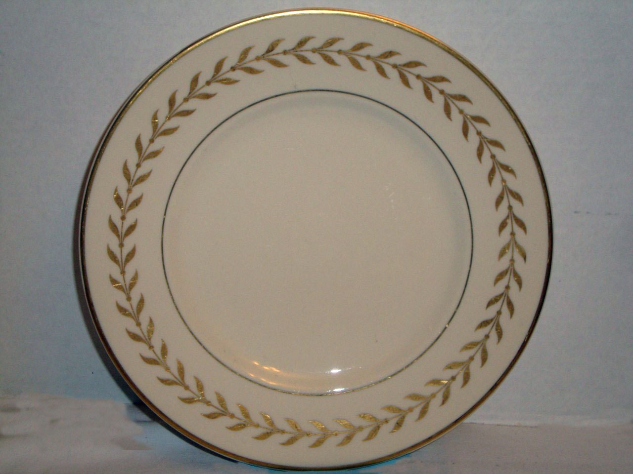 Vintage Syracuse China Jefferson Dinner Plate Laurel Border 24k Gold Vintage Kitchen 1940s 1950s