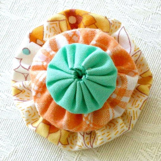 Stacked Flower No 14 - small fabric brooch