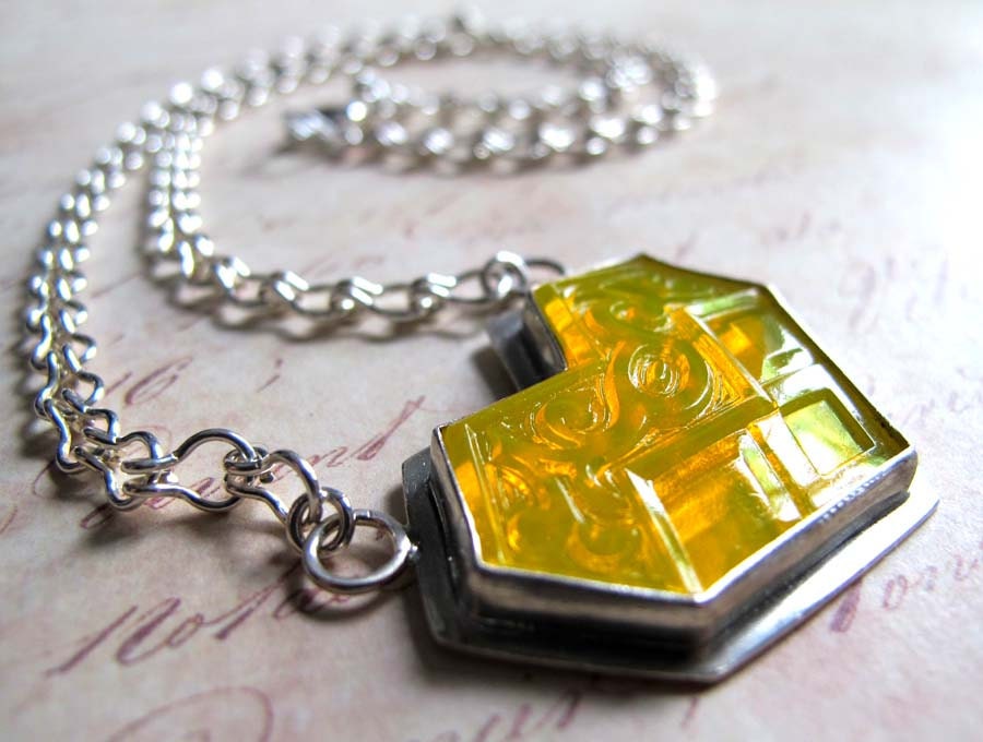 Yellow Art Deco Glass Heart Shaped Cabochon Sterling Silver Necklace
