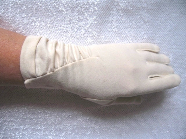 Vintage Champagne colored Gloves - Ladies Cotton Knit Vintage Gloves