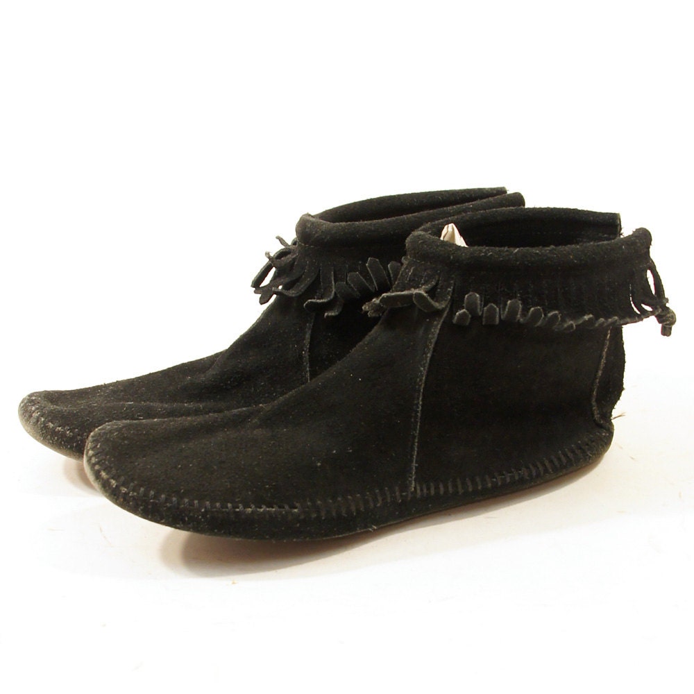 Minnetonka Ankle Moccasins with Fringe Trim / Women's sz 10