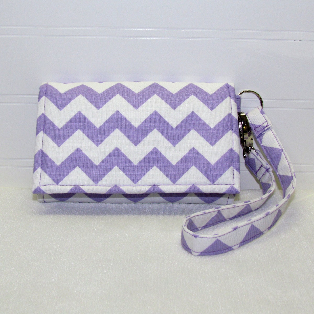NEW STYLE TECH Cell Phone Case Wristlet iPhone Droid Wallet for Smart Phones / Purple Chevron