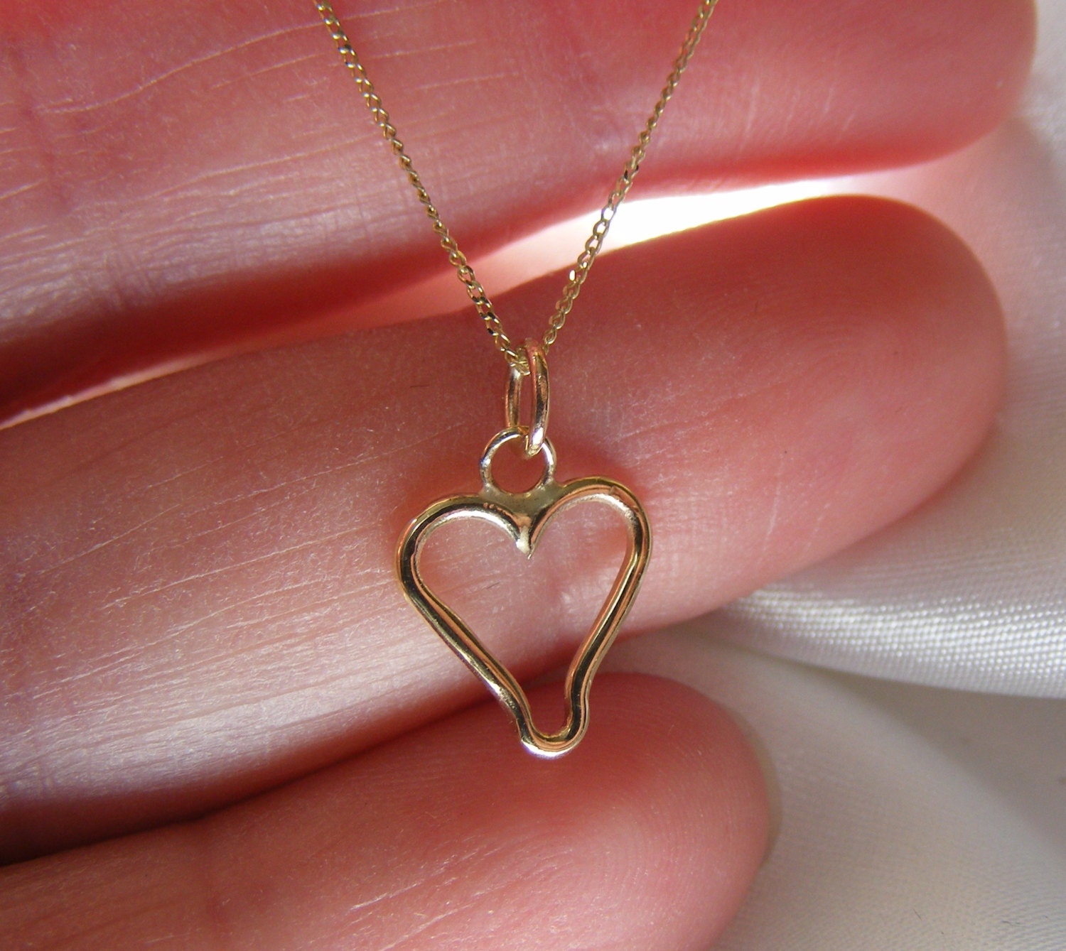 NEW 9k Gold Unique Wire Heart Necklace
