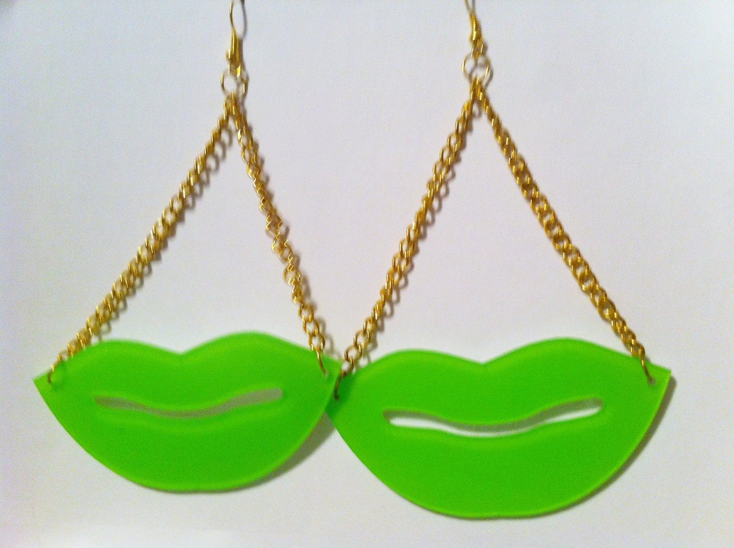 LIPS SEXY dangle mouth GREEN lime neon gold chain acrylic light weight funky fun summer style dangle earring sexy cool playful trendy look