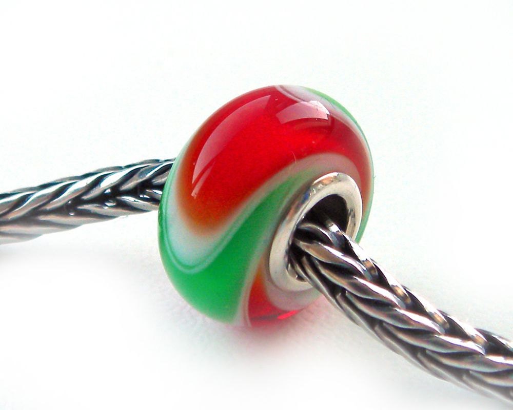 Armadillo Red Green - Mees and Merel European bracelet glass bead with sterling silver core