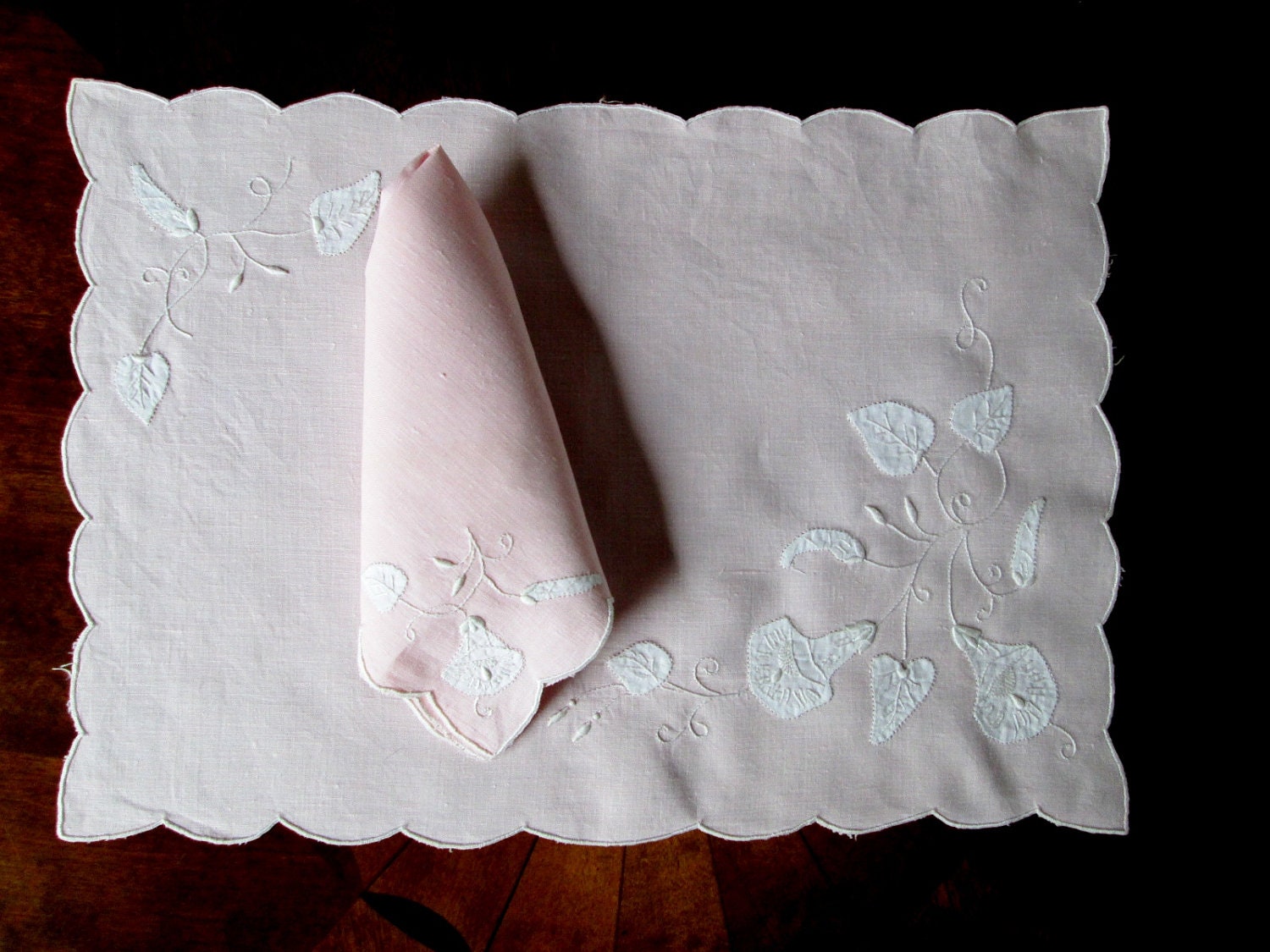 Vintage Linens Pink Placemat Set Hand Embroidered Calla Lily