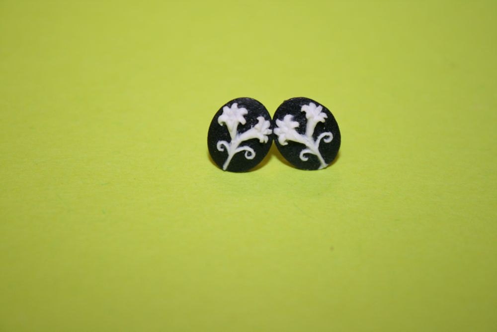 Tiny White Daisy Flower Cameo Earrings