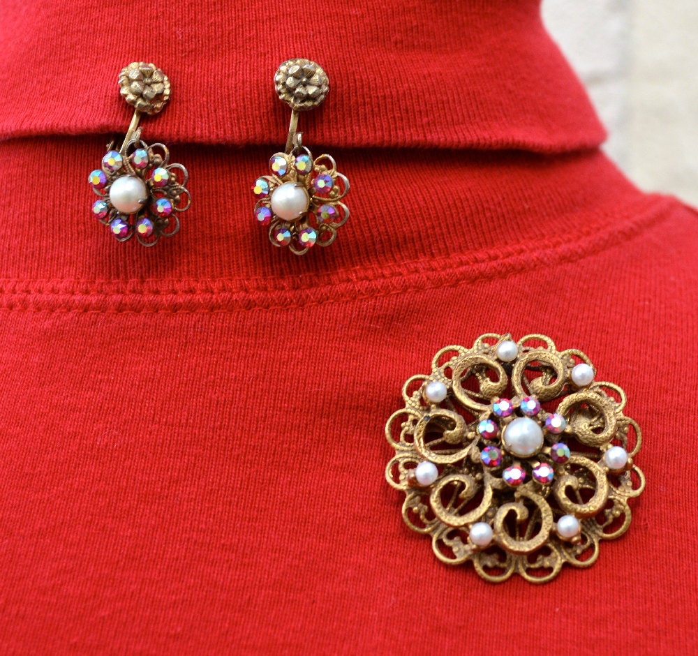 Vintage Red AB Rhinestone and Pearl Gold Tone Brooch and Earring Set