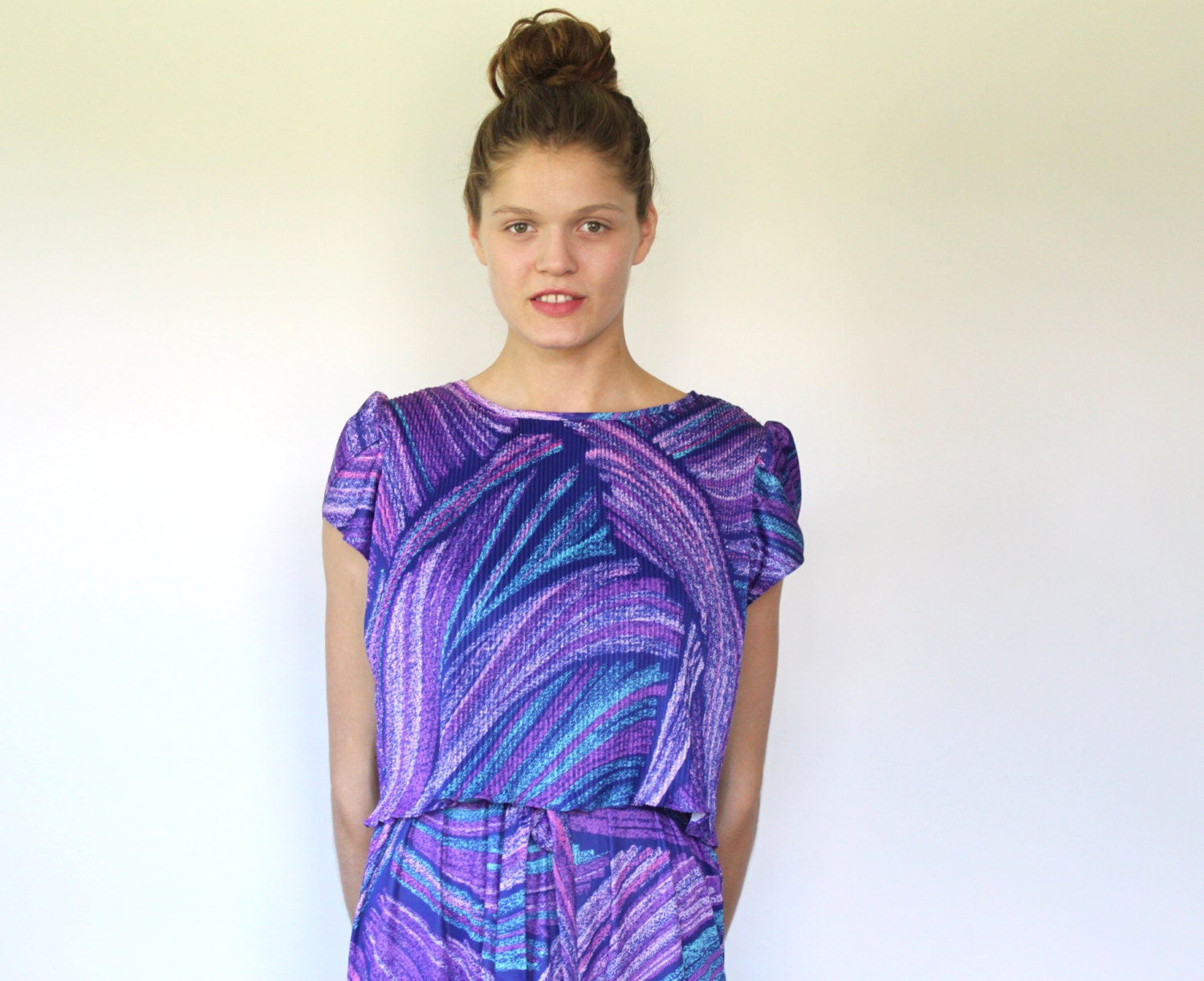 vintage 1970s dress. Med. Purple swirl disco daydress. Blouson belted day dress. Retro abstract / the SODA DATE dress
