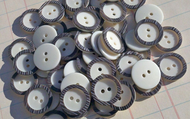 Cream Buttons With Tortoise Shell Rim - Sewing Embellishments - 50 Buttons