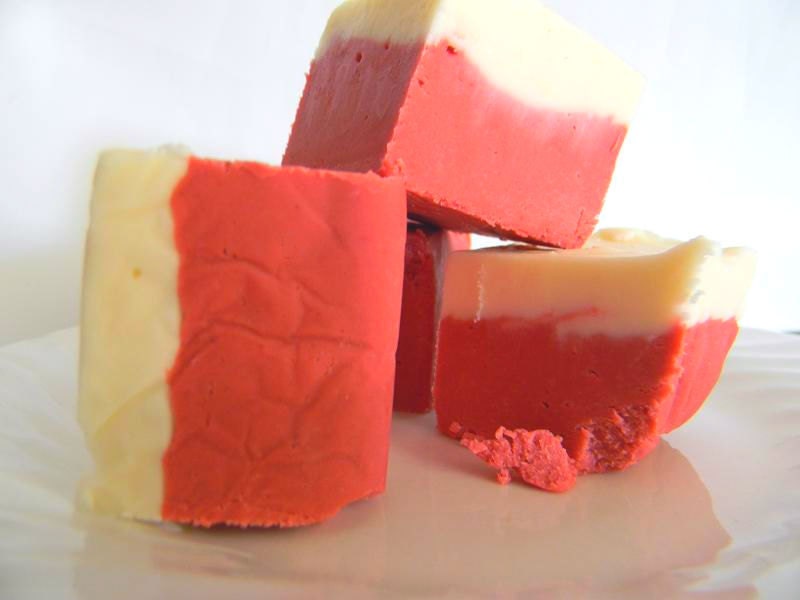 Julie's Fudge - RED VELVET CAKE - Red Velvet & Cheesecake Wonderment - 6 Pieces (Over 3/4lb)