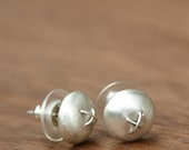 Button Earrings Matte Silver, posts