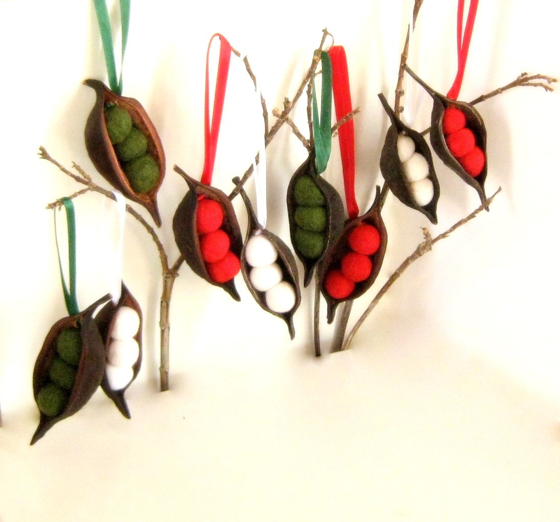 Ornaments - 9  wool needle felted Peas in Natural Wooden Pods - Eco Friendly Home Decor  Display -  Winter Needle Wool Felted Decoration