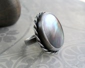 RING sterling silver with twisted edge and vintage gray shell button