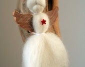 Angel in white wool with wooden wings (S)