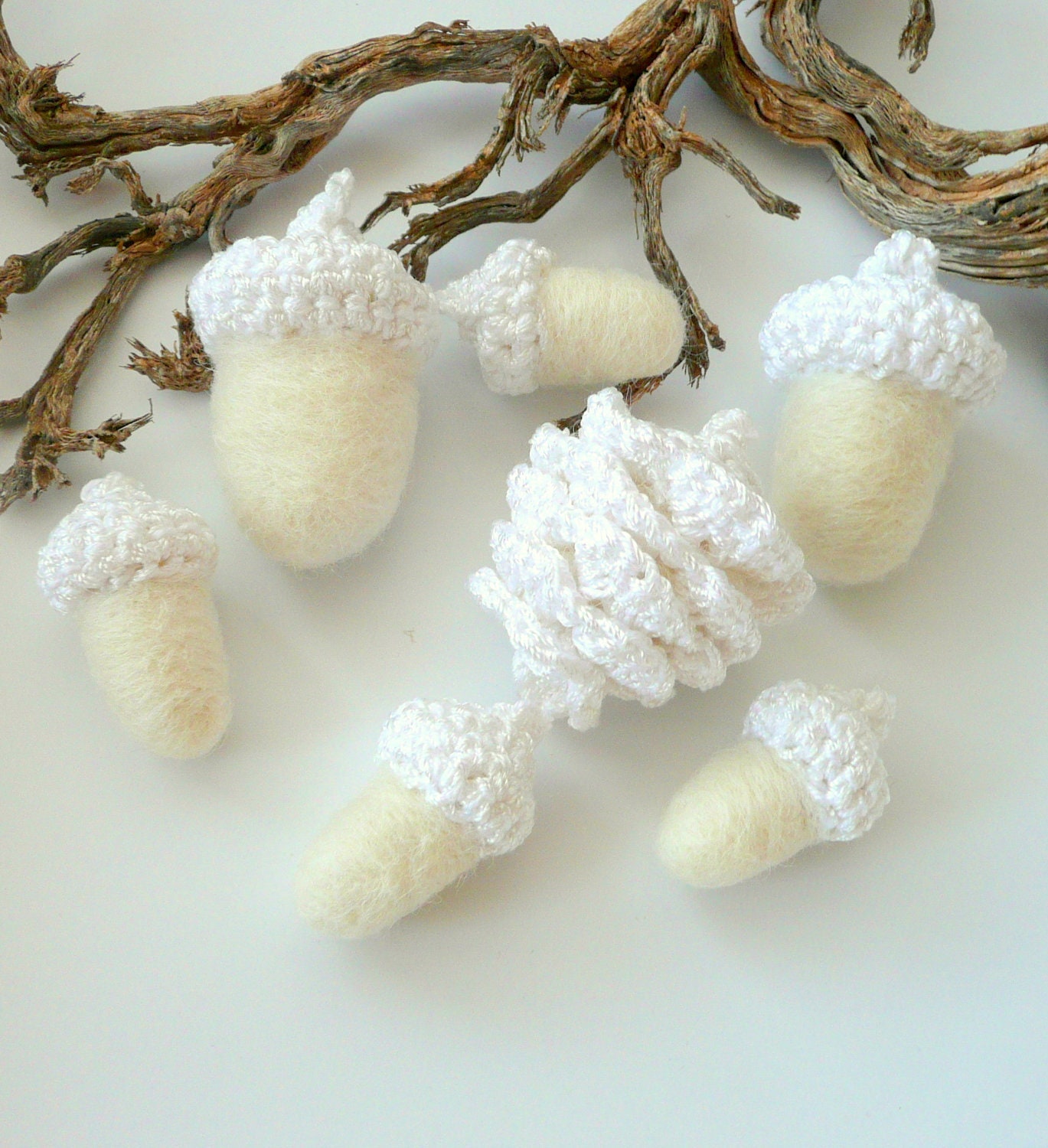 Snow white home decor small big acorns pinecone ornaments set gift garland wool Weddings favor festive frosty Birthday winter