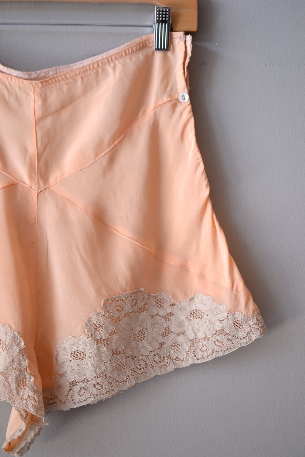40s tap pants / 1940s lingerie / lace tap pants
