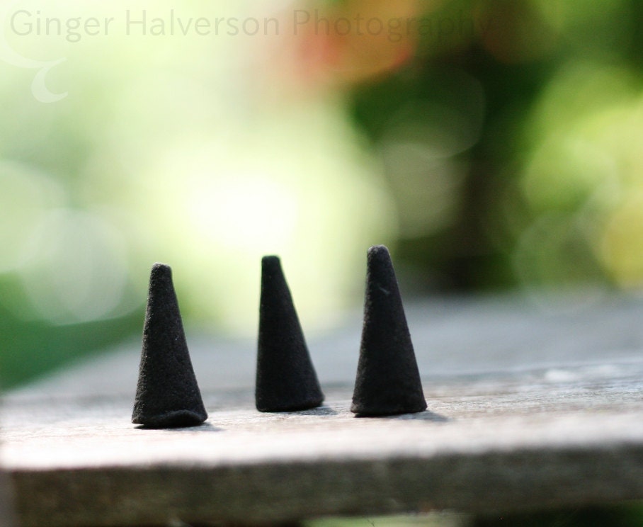 Oakmoss Scented Incense 10 Pack - Handmade Super Fresh Quality Charcoal Cones Gift Tree Forest Moss Meditation Scented Cone Fireplace