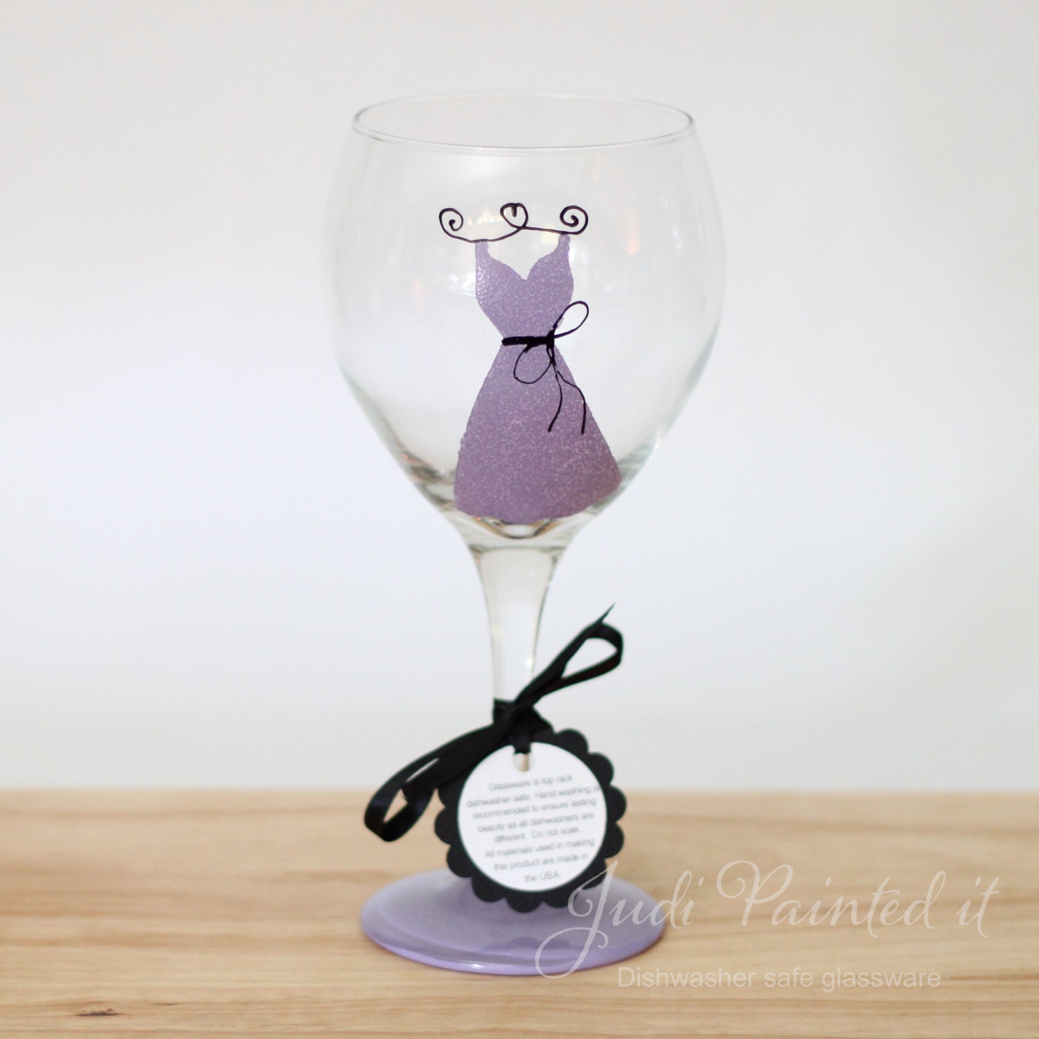 Bridal party wine glass - Lilac purple bridesmaid dress design - FREE Personalization and dishwasher safe
