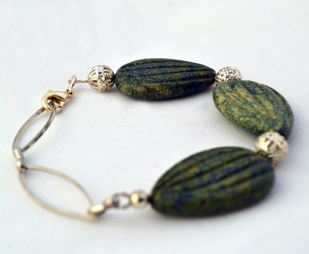 Oval Serpentine Stone and Silver Chain Bracelet