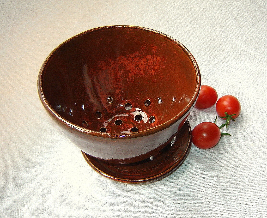 Berry Bowl Colander Pasta Strainer with Saucer Set in Dark Orange Red