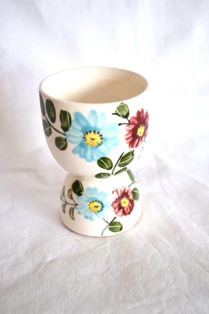 Handpainted Vintage Egg Cup from Britain, Blue and Red Flowers