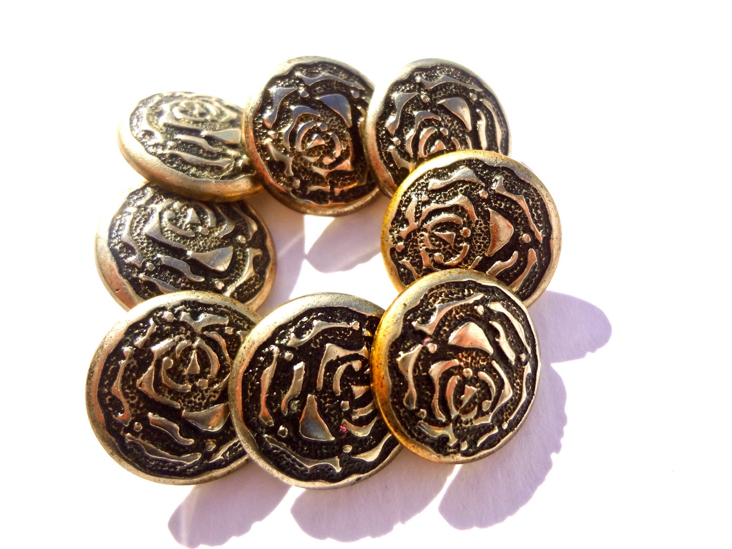 Vintage brass buttons - rose-effect - set of 8