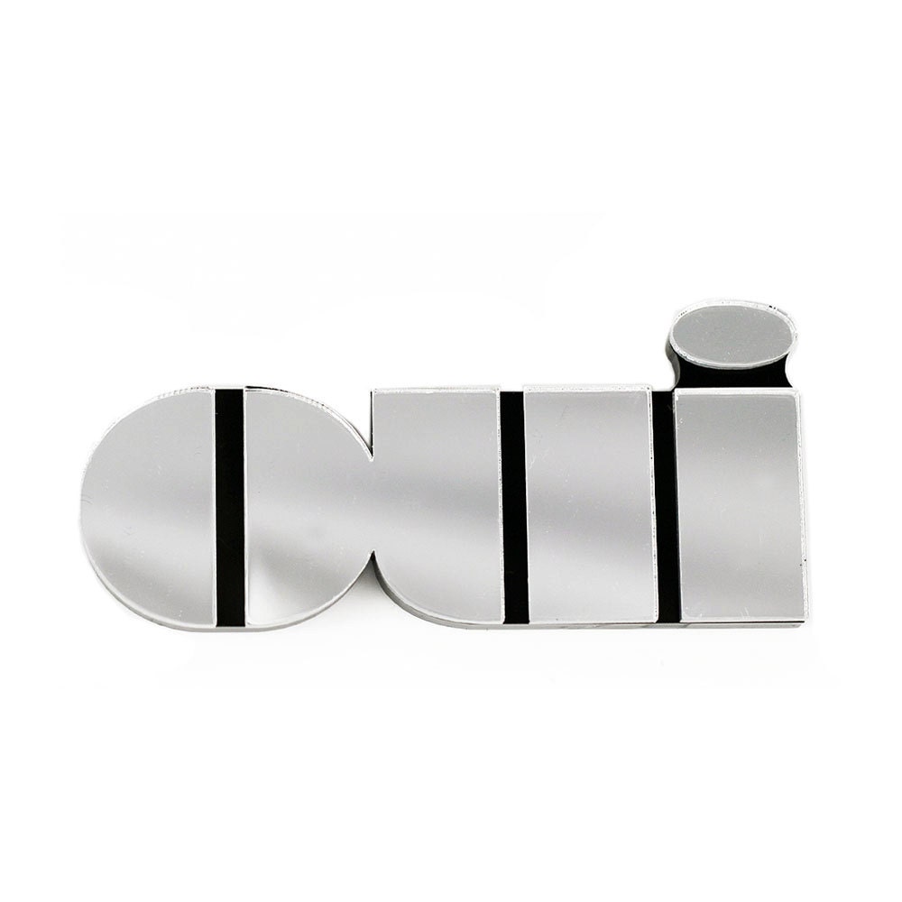 Oui brooch in silver mirror perspex