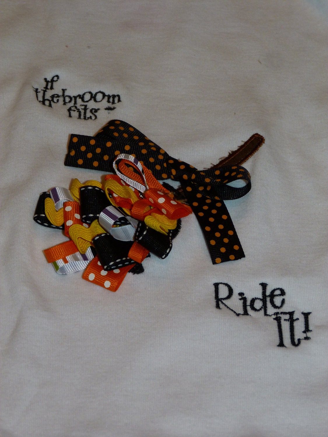 HALLOWEEN Embroidered Long Sleeved Shirt "Witches Broom"