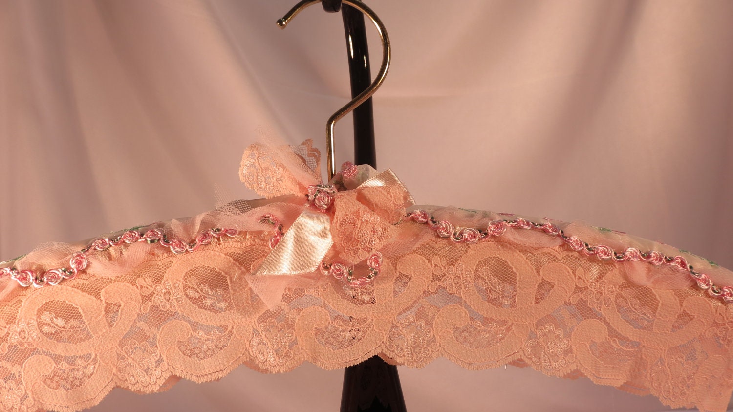 HANGER COUTURE - Peachy Pink - Padded WeDDING HANGeR - Peachy Pink - Lace with Pink Trims, Pink and Peach Netted Bow Center