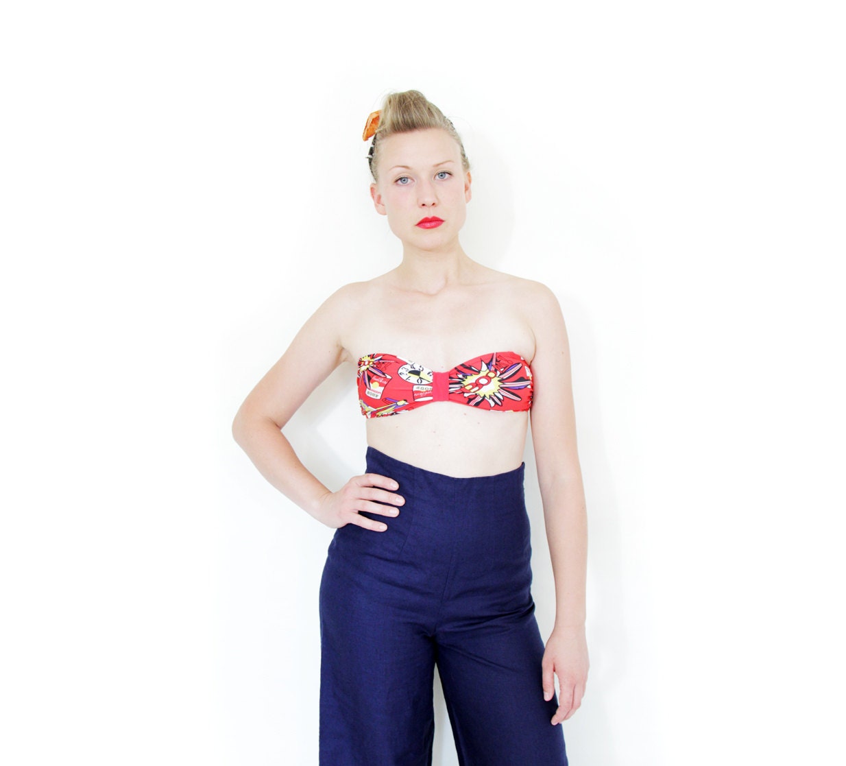 Vintage bandeau bikini bra / red novelty strapless bra / size S-M