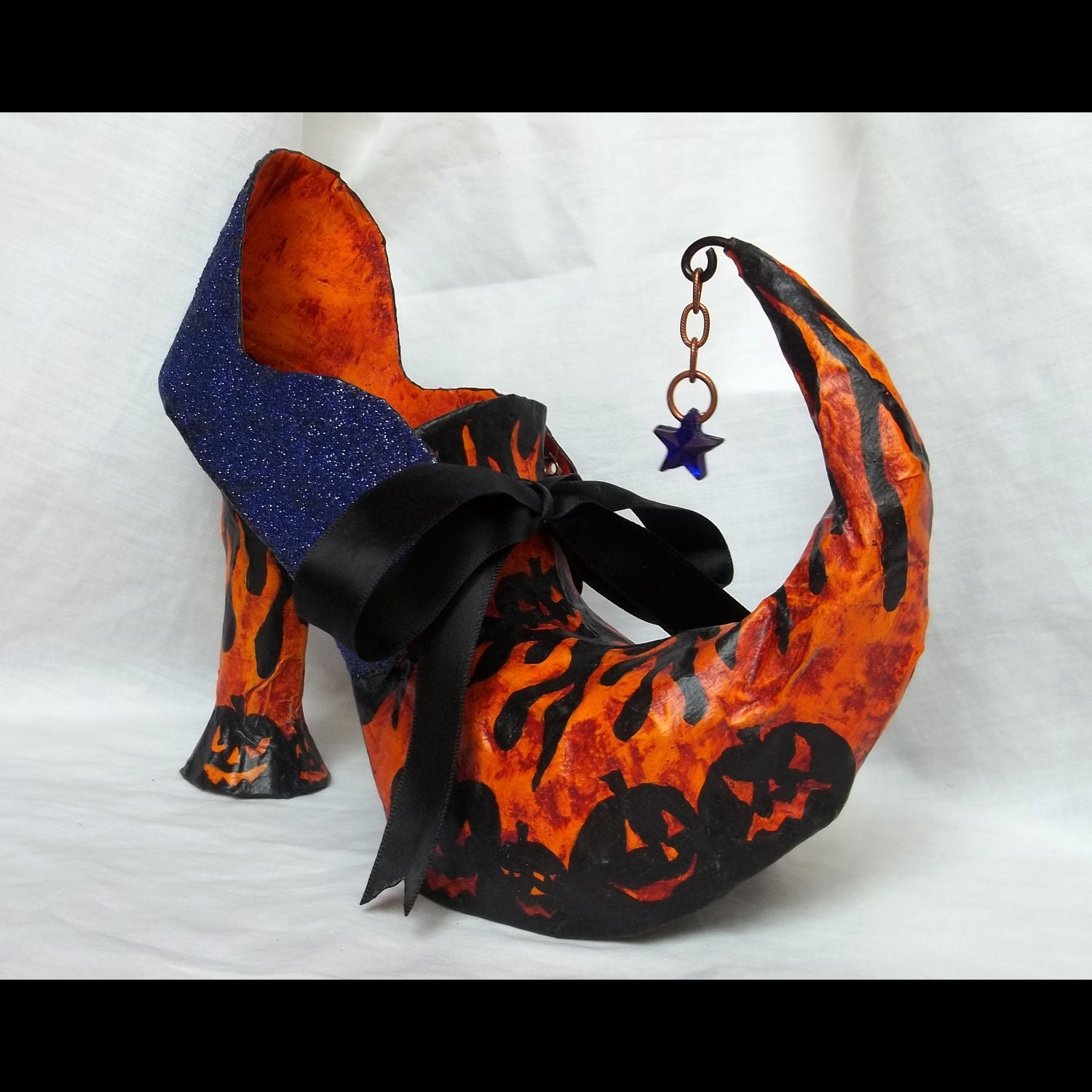 PUMPKIN PUMP - Retro OOAK Paper Mache Witch Shoe Container for Halloween - mieljolie