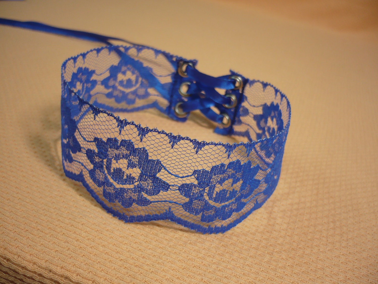 Simple, Romantic Lace Choker in Royal Blue, Textile Jewelry Gothic Victorian Elegant Necklace with Corset Closure, Baroque Cobalt Neck Piece