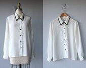 white blouse / contrasting collared shirt / button front blouse / button up shirt - size medium to large