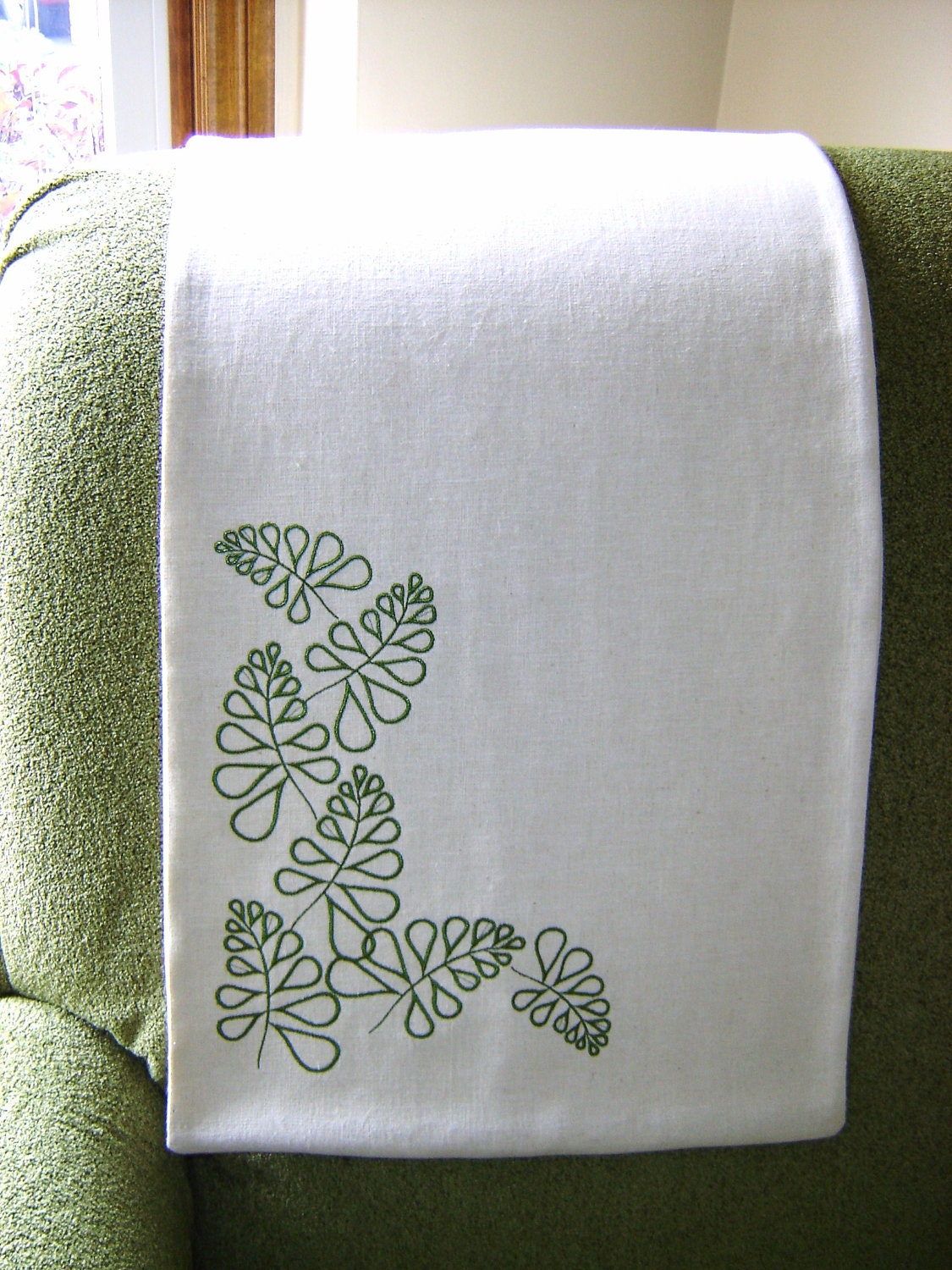 Table Runner Green Leaf  Off White Table Linens Tablecloth Napkins Placemats Furniture Kitchen Dining room Room Decor Bedding