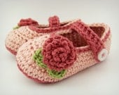 Pink Baby MaryJanes with Flowers, crochet baby shoes
