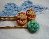 Glass bobby pins  Daisy cameo
