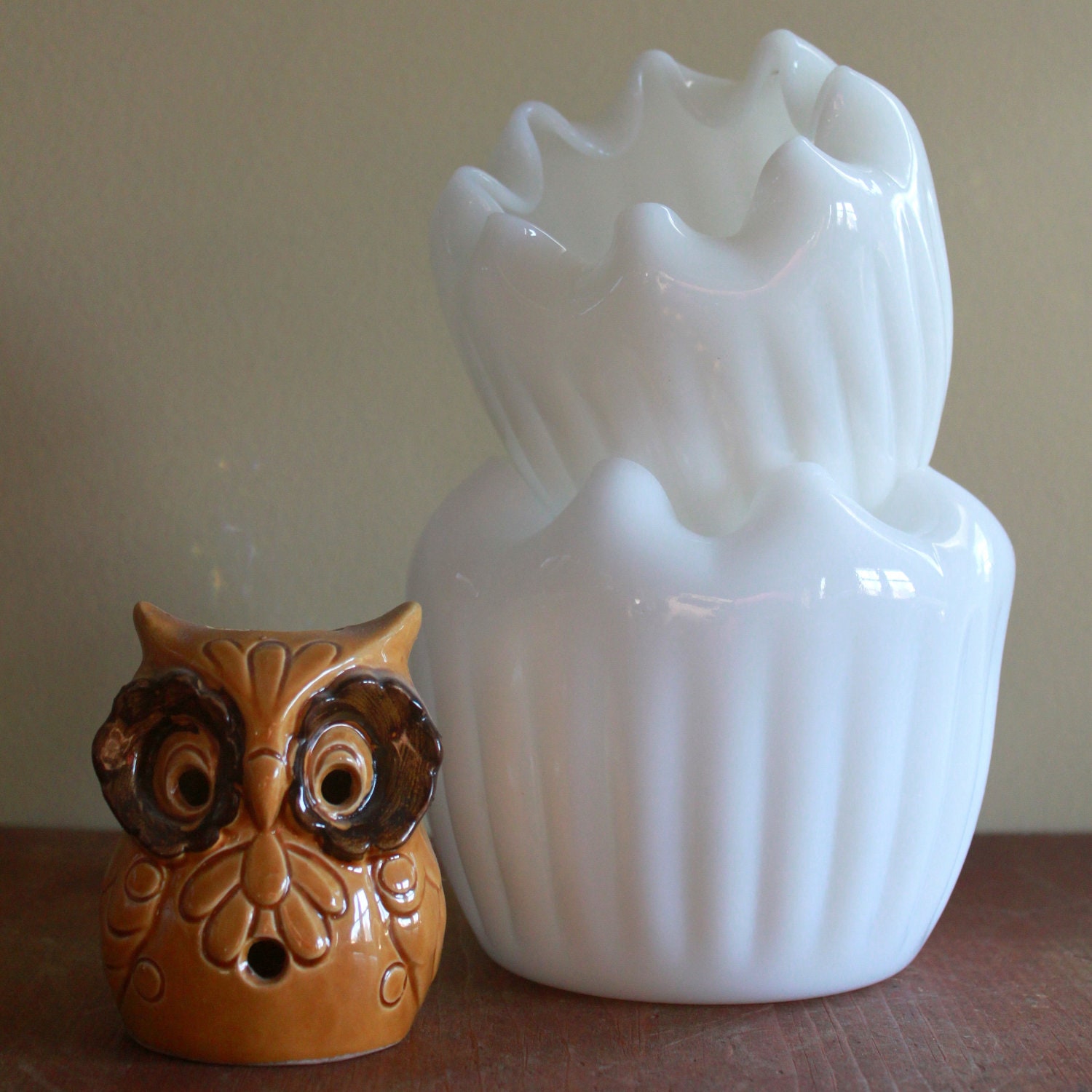 Modern Retro Milk Glass Vases Set - Ruffle Scalloped Edge Planter Set