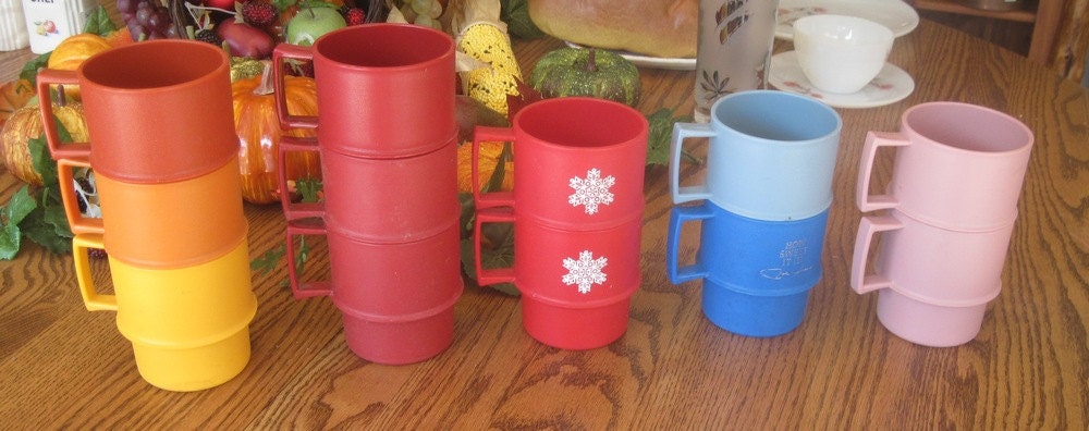 12 Vintage Tupperware mugs.1970-1980