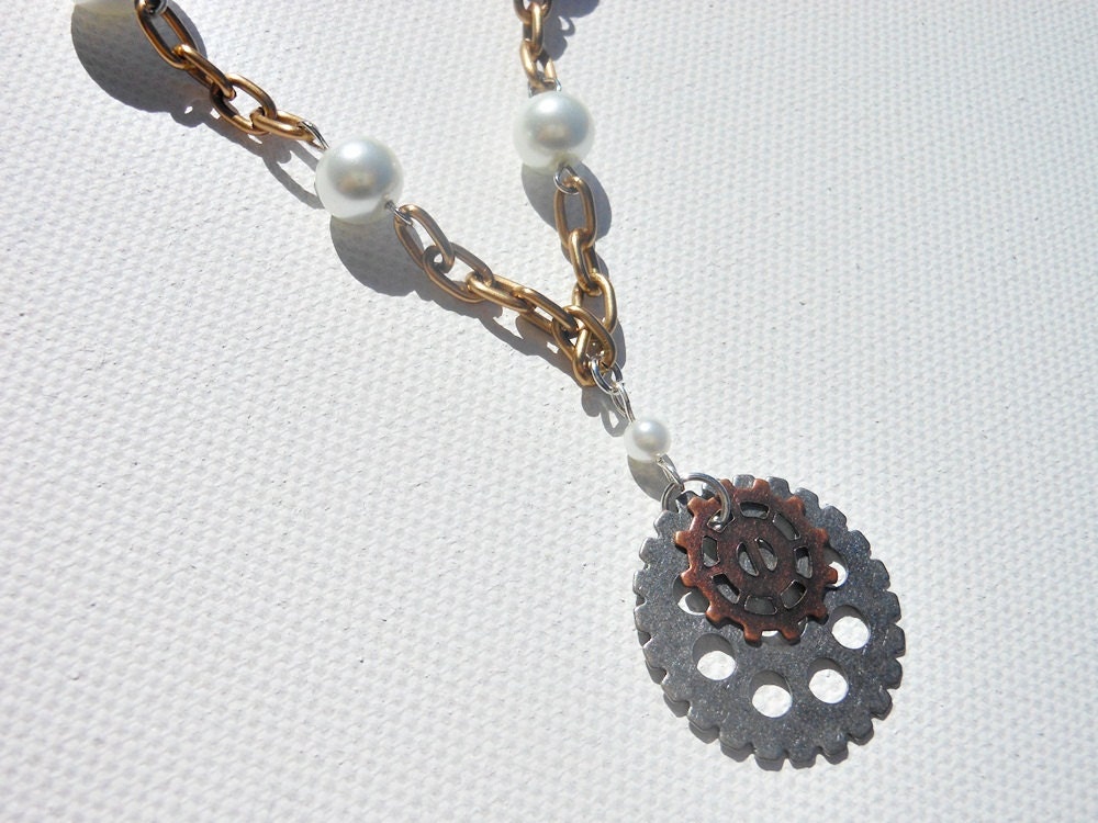 Simple elegant gear necklace