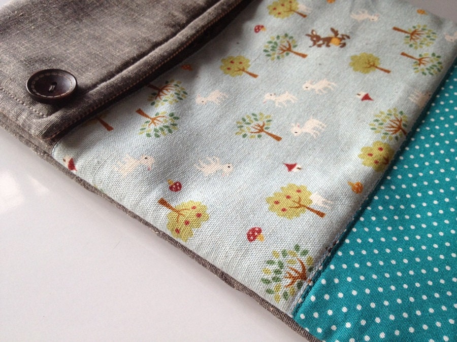 Blue little wolf - Padded Kindle/ Nook /iPad Mini Linen Pouch (Magnetic snap closure)