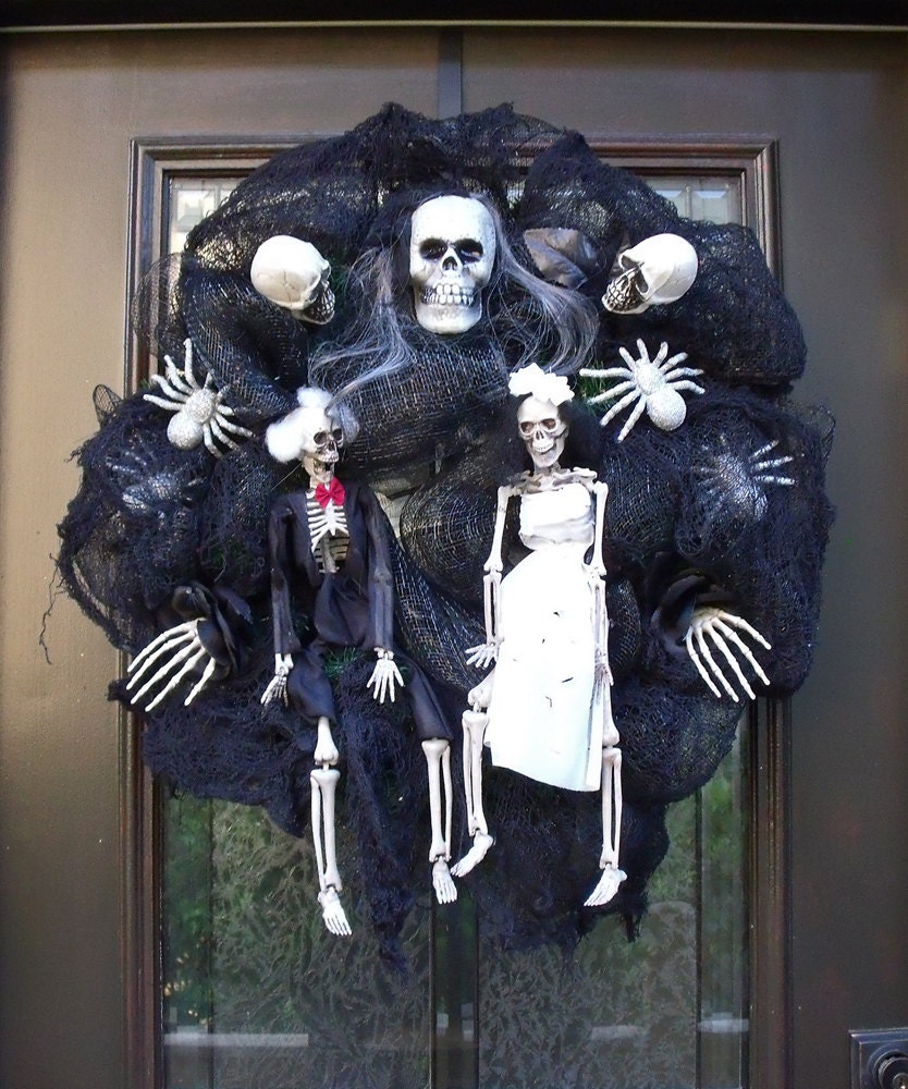 Skeleton Halloween Wreath, Halloween Wreaths, Fall Wreath, Deco Mesh Wreath, Skull Halloween Decoration, Bride and Groom