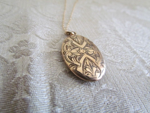 Antique Locket / Edwardian Ornate Oval Locket w/ Original Photos c.1915