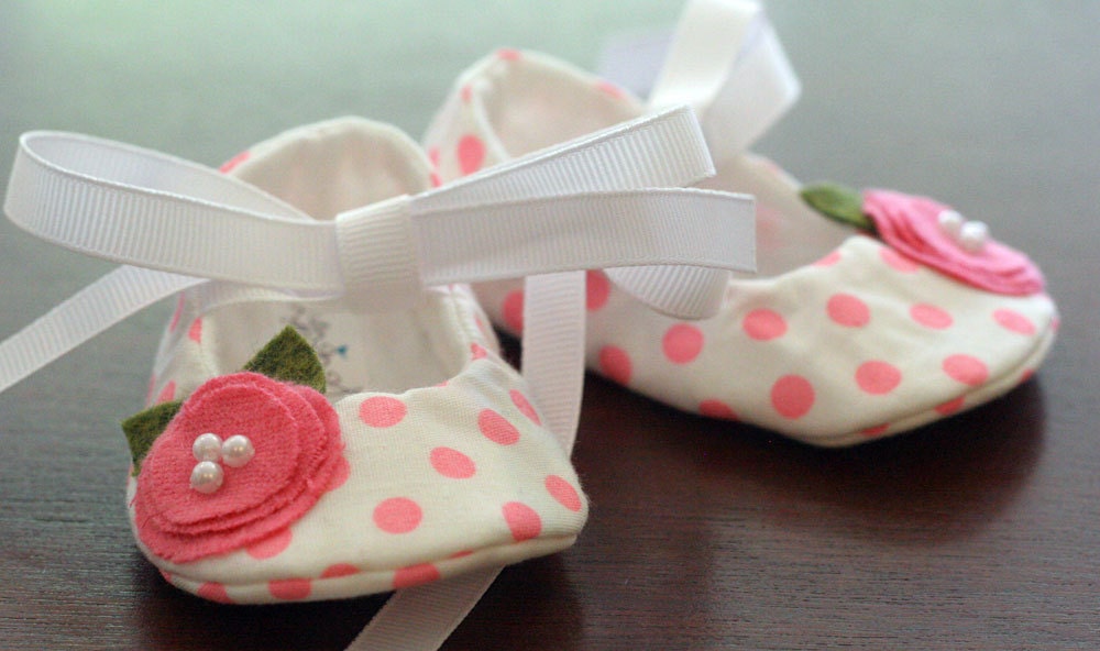 Ready to ship - Size 5 ONLY - Baby Girl Shoes - White with Pink Polka Dots with BONUS Matching Headband