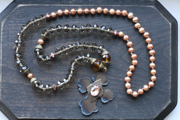 Peach Pearl and Beige Crystal Rosary Metal Vintage Necklace