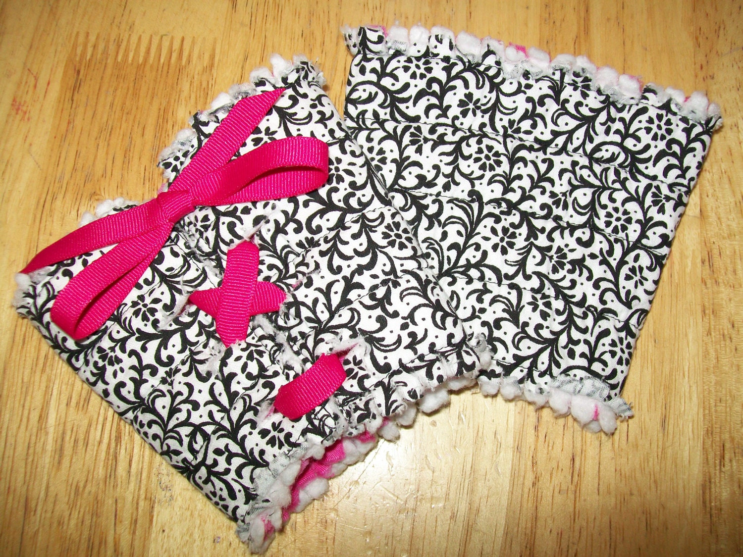Black Swirl & Fuchsia Eco Friendly Reusable Hot/Cold Java Cafe Cozy