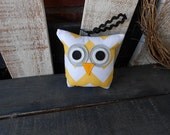 Chevron Owl Baby Shower Decoration/ Birthday Party Favor /owl pillow/ Chevron Riley Blake /Nursery Decor / Owl Pillow/ choose Chevron Color